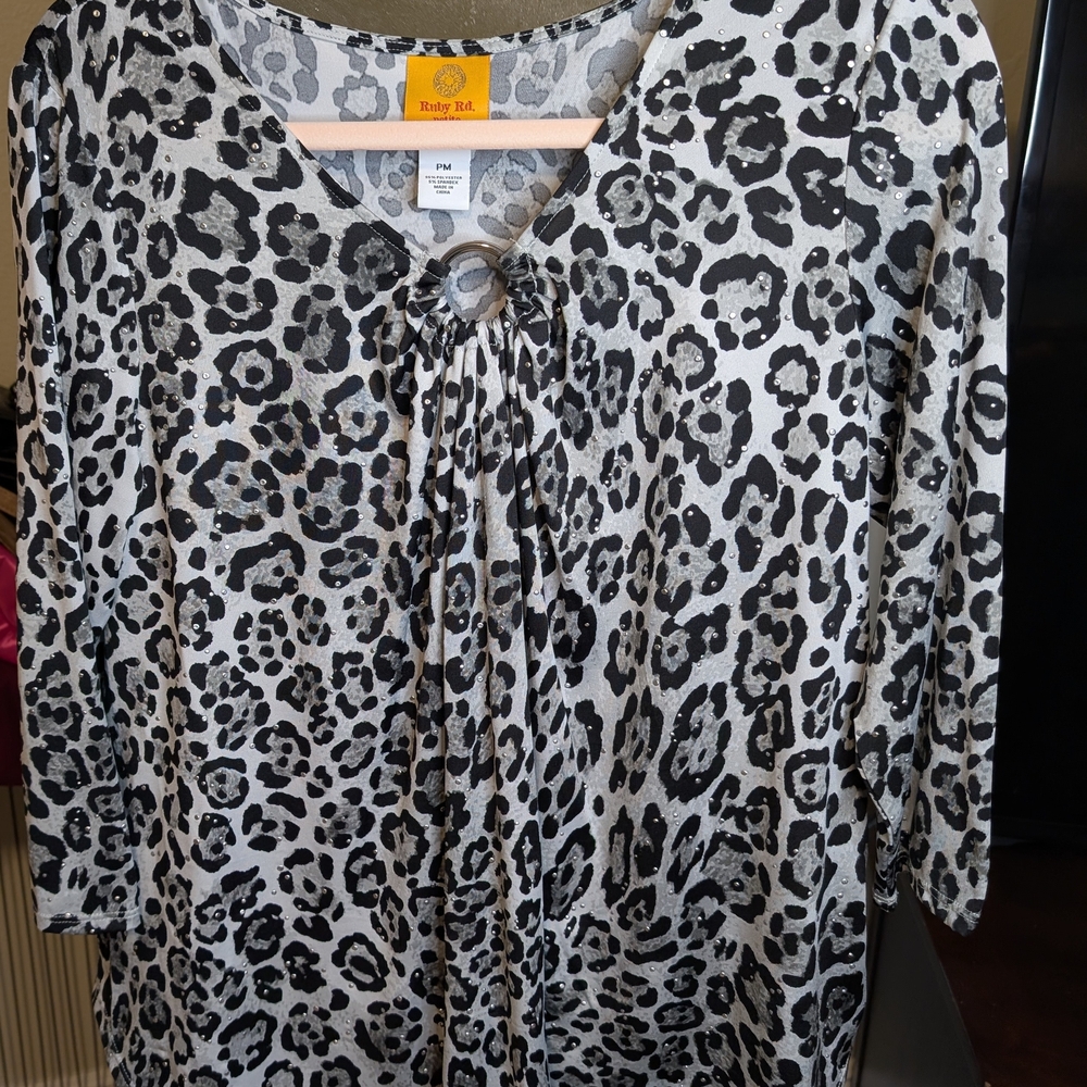 Ruby Red Petite - Leopard Print Blouse with Keyhole Detail